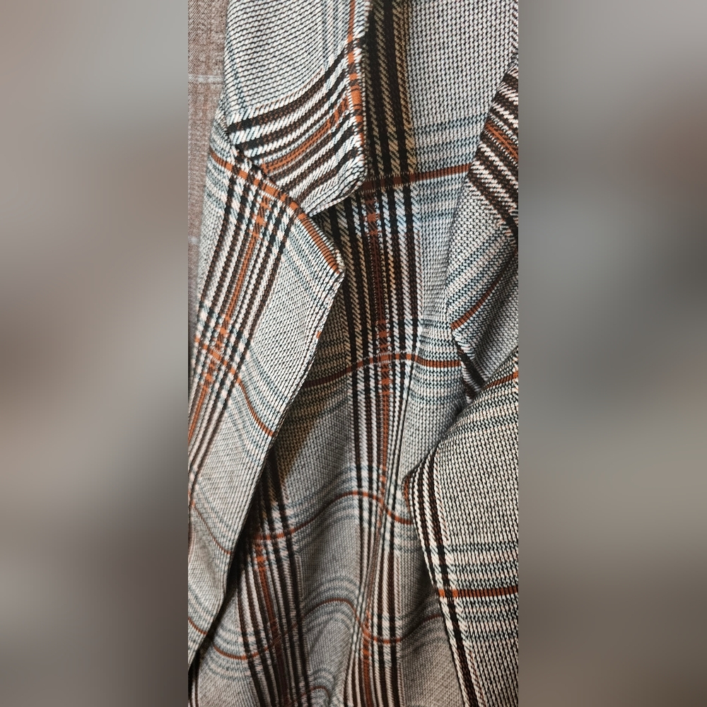 Blazer - Picture 2 of 7